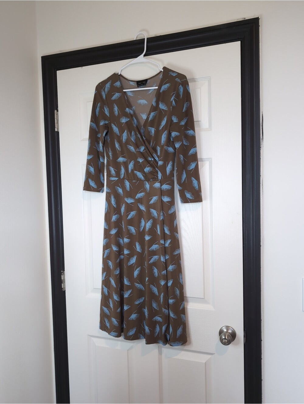 XS brown blue leaf print midi mockwrap dress